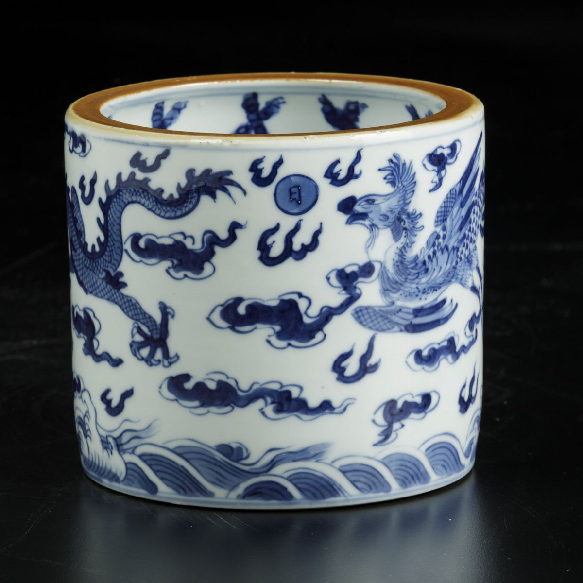 Sciaquapennelli in Porcellana Bianca e Blu con Decoro di Draghi tra le Nuvole, Cina, Dinastia Qin...