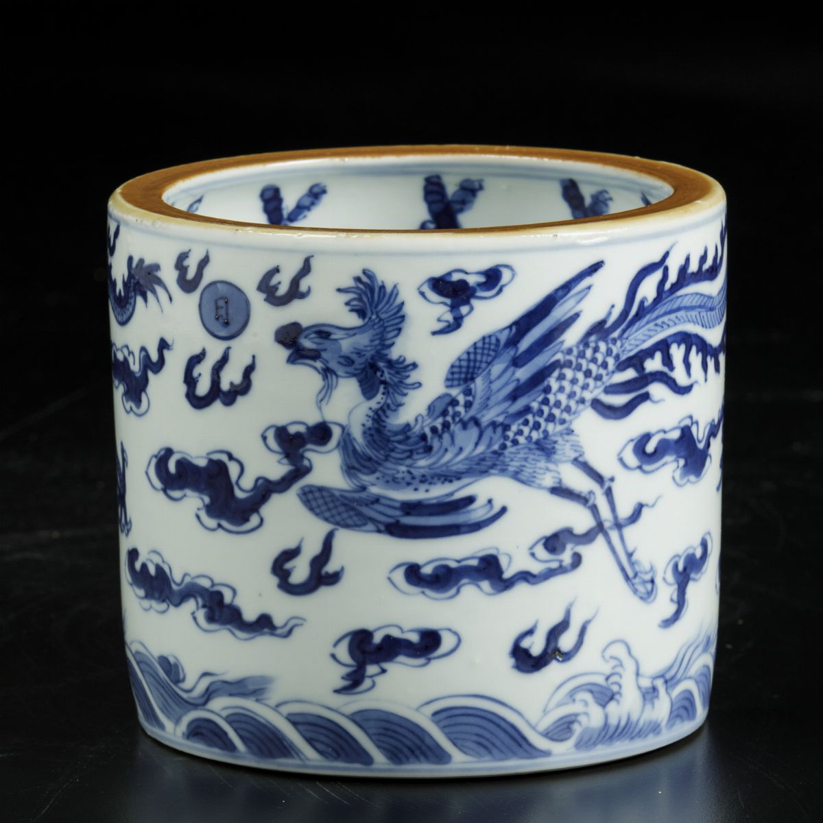 Sciaquapennelli in Porcellana Bianca e Blu con Decoro di Draghi tra le Nuvole, Cina, Dinastia Qin...