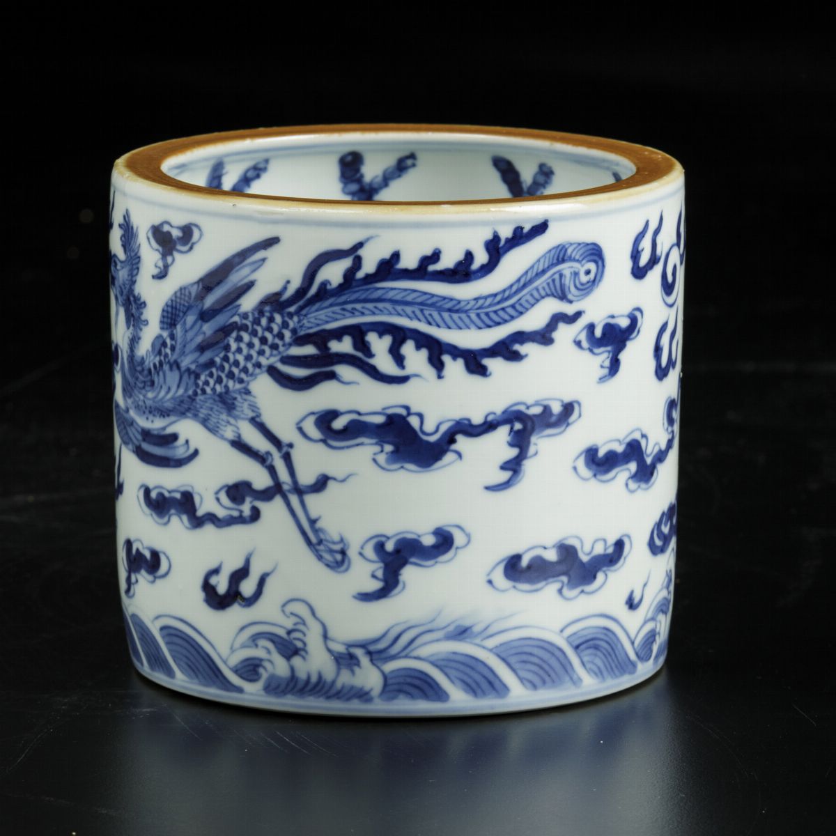 Sciaquapennelli in Porcellana Bianca e Blu con Decoro di Draghi tra le Nuvole, Cina, Dinastia Qin...