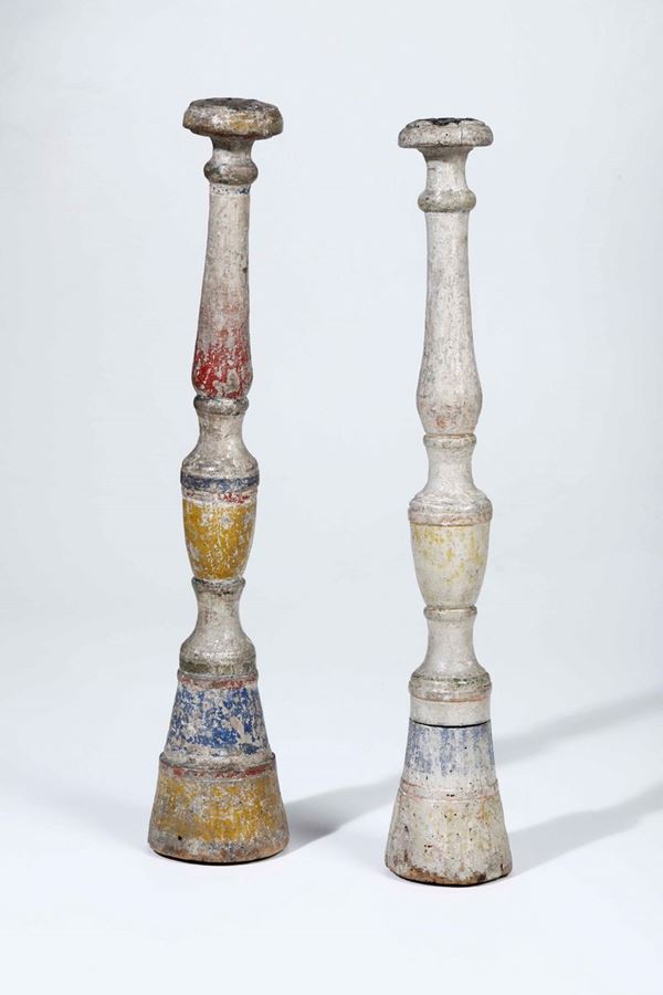 Coppia di candelieri Legno tornito e dipinto XVIII-XIX secolo