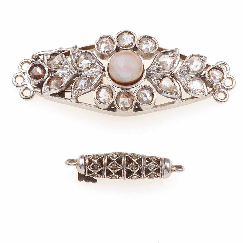 Two diamond and gold clasp  - Auction Jewels - Cambi Casa d'Aste