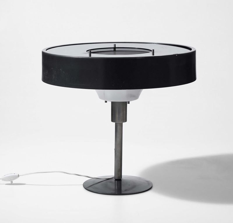 Lampada da tavolo con struttura in metallo e metallo laccato.  - Auction Design Lab - Cambi Casa d'Aste