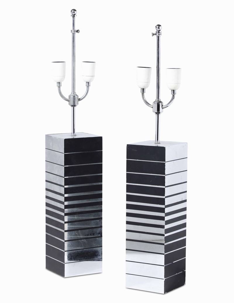 Due lampade da tavolo con struttura in acciaio e metallo.  - Asta Design Lab - Cambi Casa d'Aste
