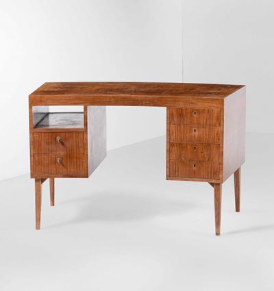 Scrivania Curva a Cassetti con Struttura, Sostegni e Piano in Legno e Particolari in Ottone.