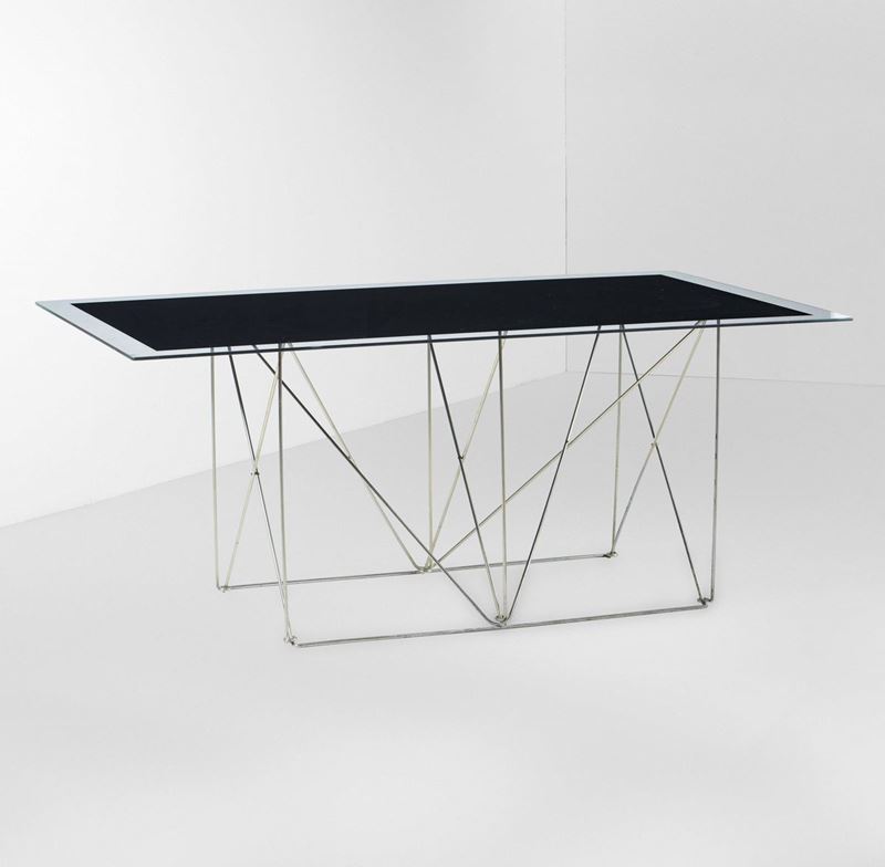 Tavolo con struttura in metallo e piano in vetro.  - Auction Design Lab - Cambi Casa d'Aste