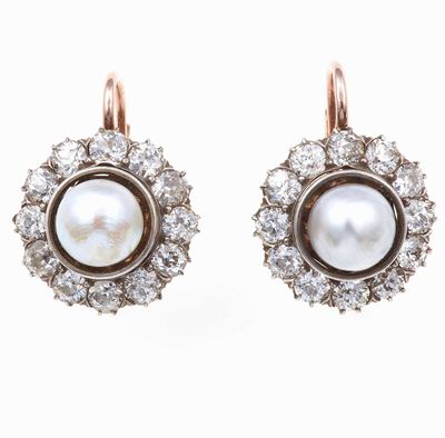 Orecchini con Perle Naturali e Diamanti a Contorno