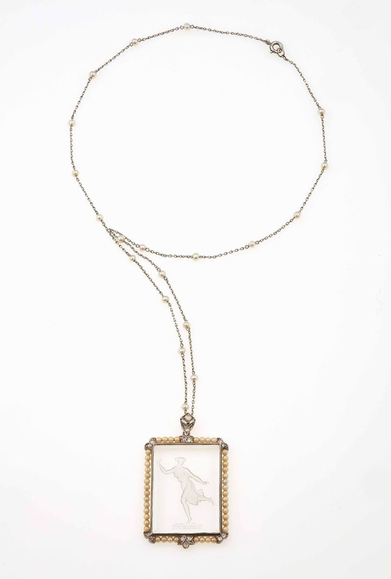 Pendente con quarzo inciso, piccole perle e diamanti  - Auction Fine Jewels - Cambi Casa d'Aste