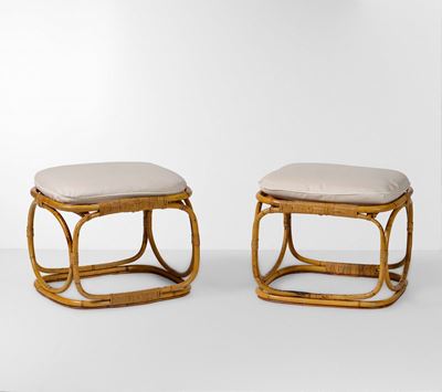 Coppia di Pouf con Struttura in Giunco e Malacca. Rivestimento in Tessuto.