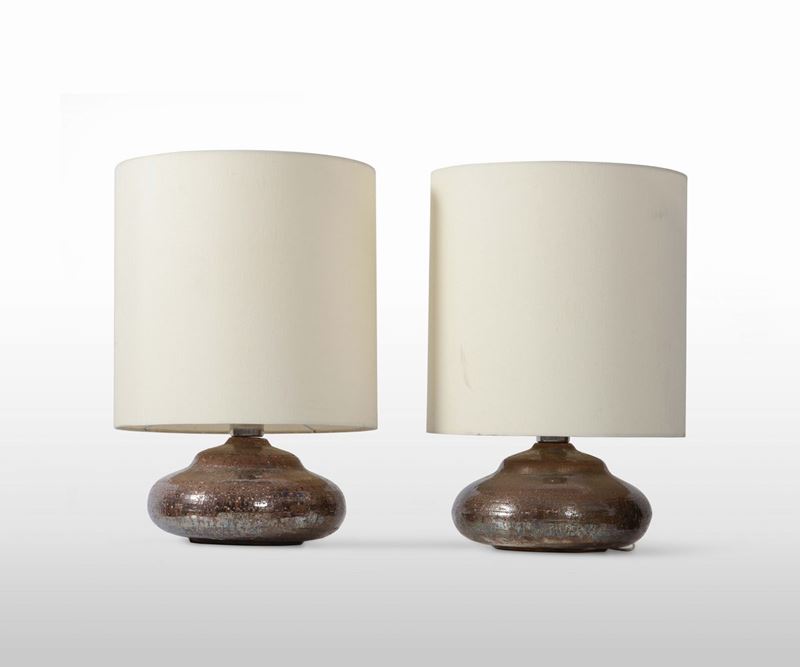 Coppia di lampade con base in ceramica e paralume in tessuto.  - Asta Design Lab - Cambi Casa d'Aste