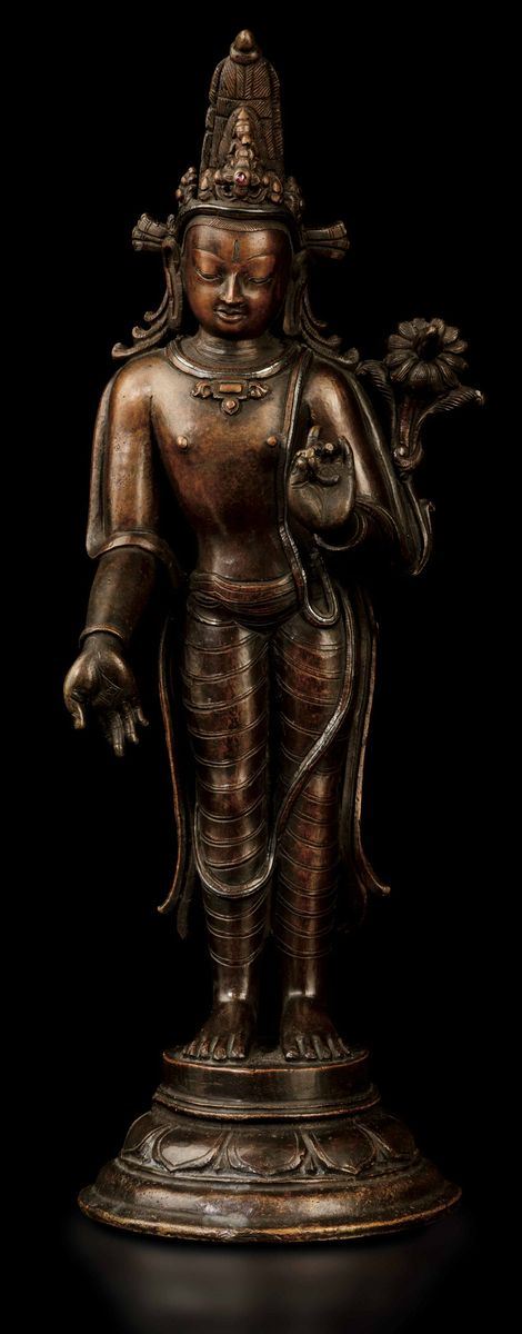 Figura di Padmapani stante su fiore di loto in bronzo con inserti in argento, Nepal, XIX secolo  - Asta Fine Chinese Works of Art - Cambi Casa d'Aste
