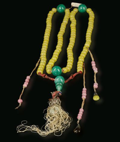 Collana da Preghiera in Pietre Dure, Giadeite Verde Mela e Quarzo, Cina, Dinastia Qing, XIX Secol...