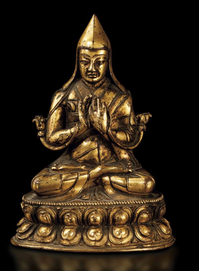 Figura di Lama Tsonkapa seduto su doppio loto in bronzo dorato, Tibet, XVIII secolo  - Asta Fine Chinese Works of Art - Cambi Casa d'Aste