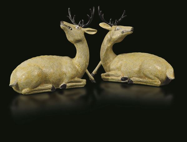 A pair of porcelain fawns, China, Qing Dynasty