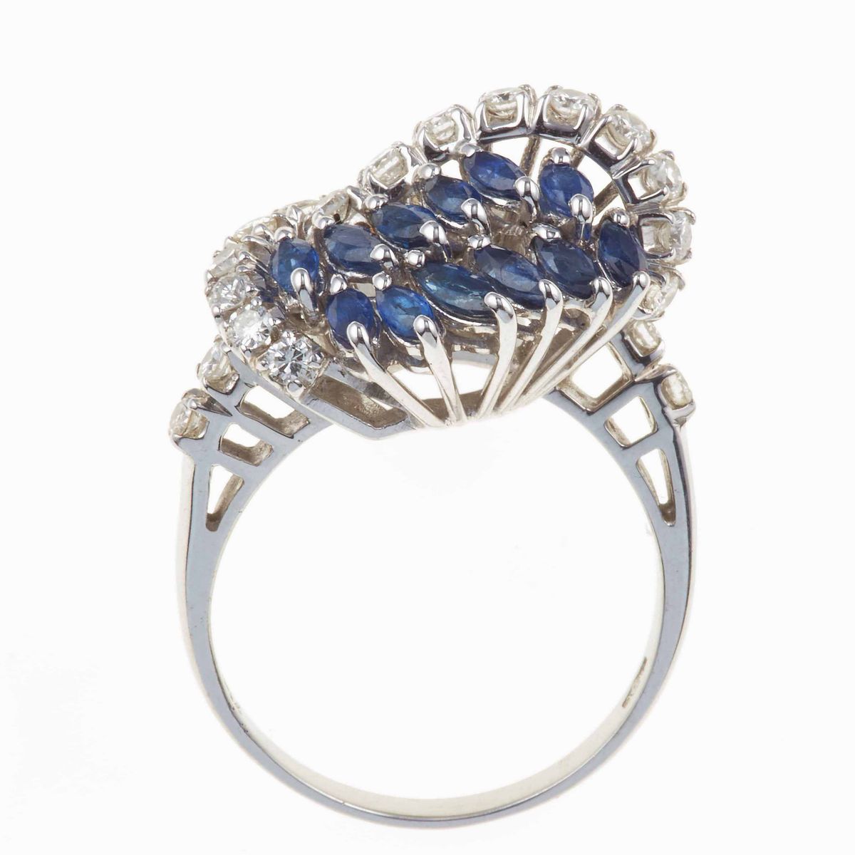 Anello con Diamanti Taglio Brillante e Zaffiri Taglio Navette
