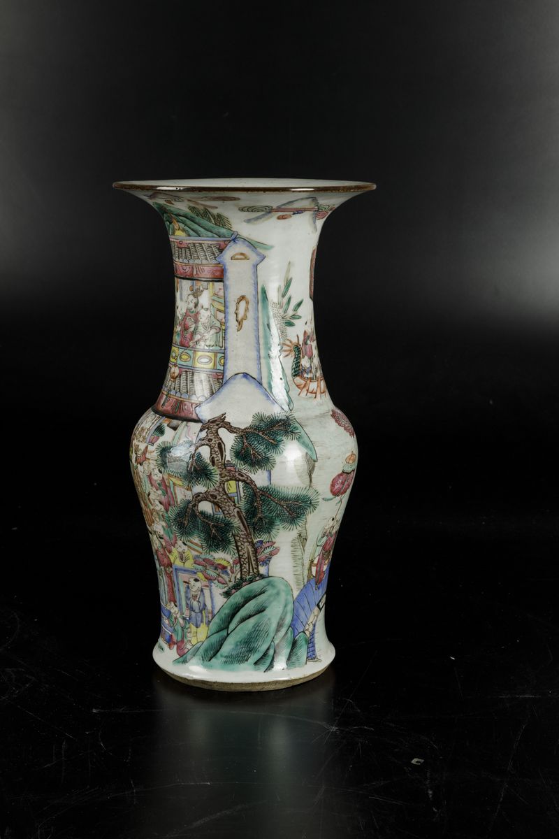 Vaso in Porcellana sui Toni della Famiglia Rosa Raffigurante Scena di Vita di Corte, Cina, Dinast...