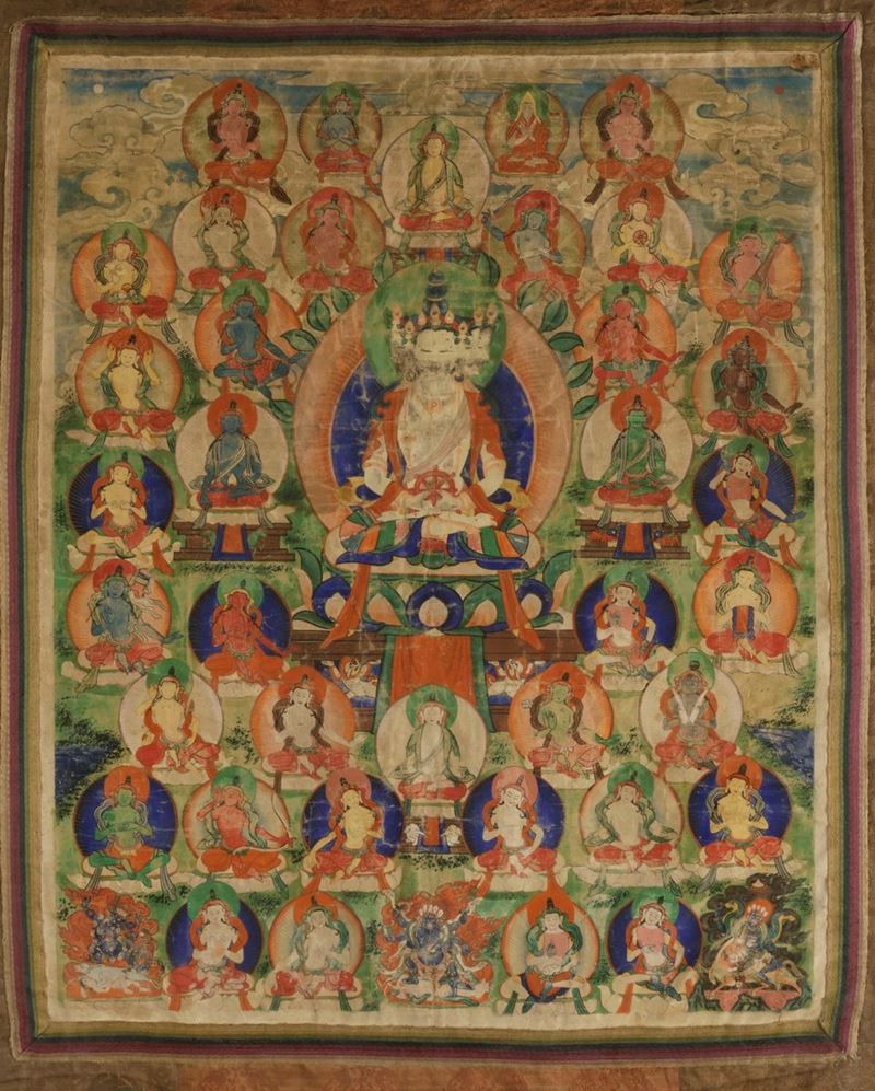 Thangka su seta con figura di Buddha Amitayus centrale e altre divinità, Tibet, XVIII secolo  - Asta Arte Orientale - Cambi Casa d'Aste