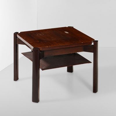 Tavolo Basso con Struttura e Piani in Legno.