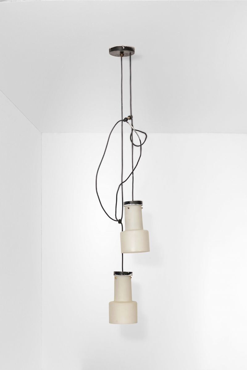Coppia di lampade da soffitto con struttura in metallo e diffusore in vetro.  - Auction Design Lab - Cambi Casa d'Aste