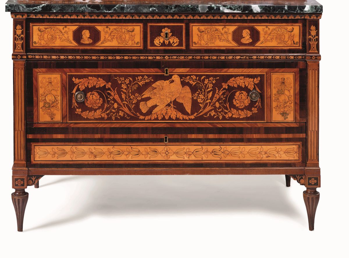 Commode con Alzata. Impiallacciata e Intarsiata con Pregiate Essenze Lignee, Piano in Marmo Verde...