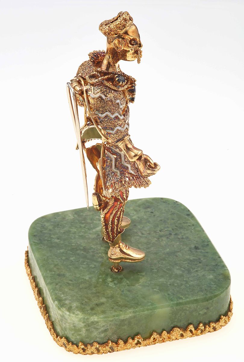 Statuina con Diamanti, Zaffiri e Smalti Policromi