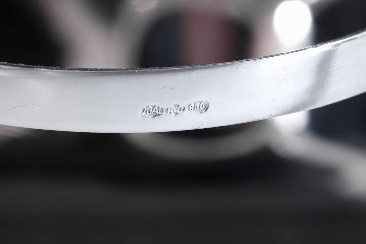 Grande Scaldavivande in Argento Fuso e Cesellato. Argenteria Italiana del XX Secolo. Argentiere R...