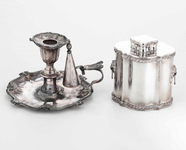 Bugia e tea caddy in metallo argentato. Inghilterra XIX-XX secolo