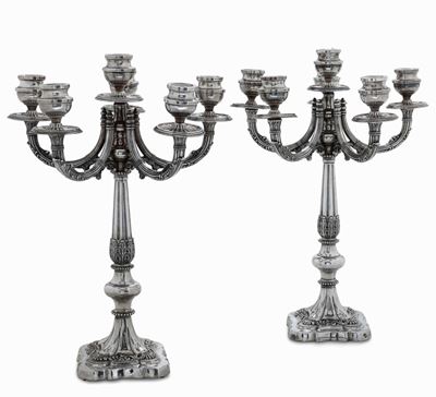 Coppia di Candelabri in Argento. Argenteria Artistica Italiana del XX Secolo. Argentiere Sorelli,...