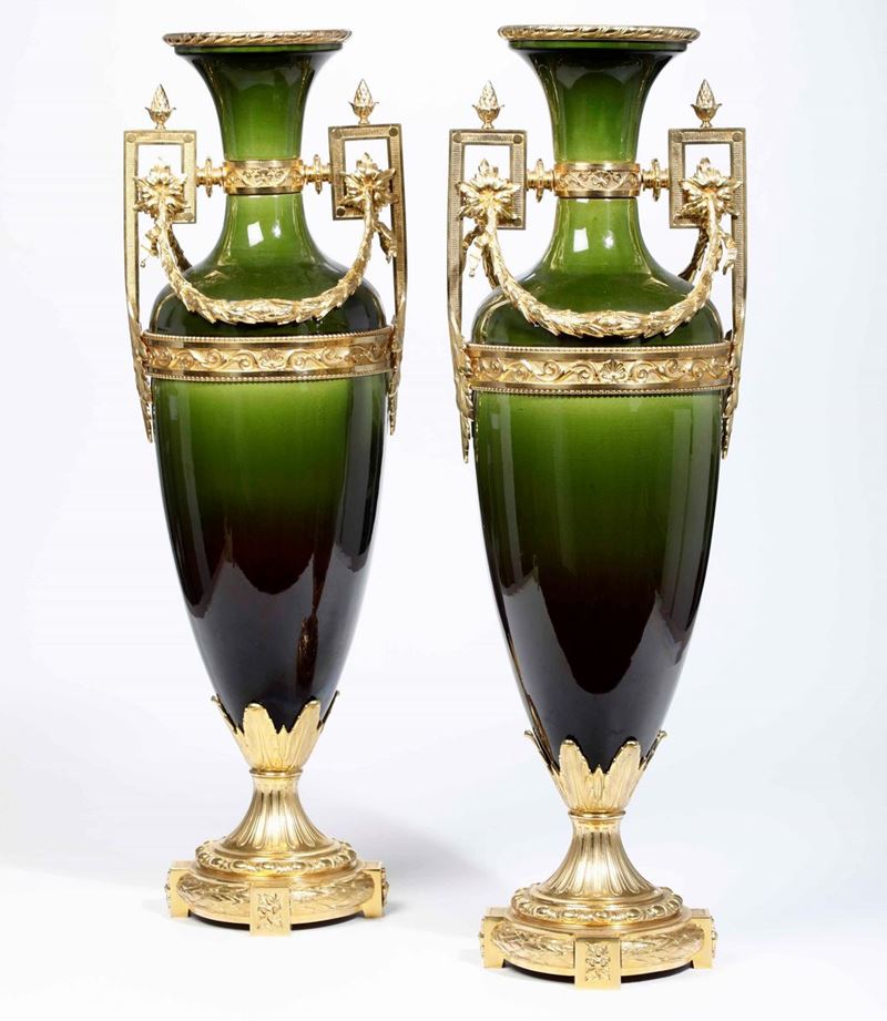 Coppia di grandi vasi in porcellana e bronzo dorato. XX secolo  - Asta Antiquariato gennaio - Cambi Casa d'Aste