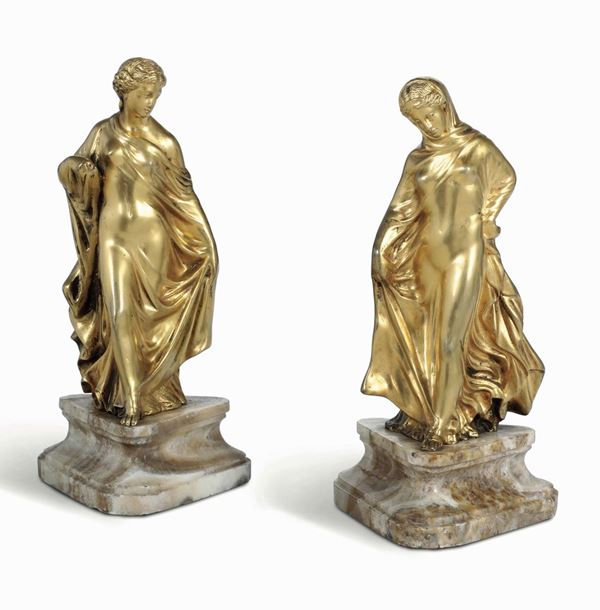Due figure femminili in bronzo dorato. XX secolo