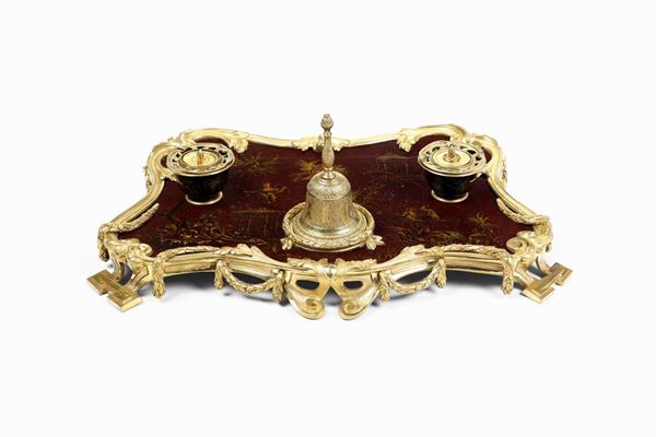 Servizio da scrittoio Bronzo fuso, cesellato, dorato e legno laccato Arte francese del XIX secolo nello stile Luigi XV