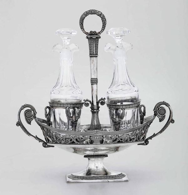 Oliera in argento primo titolo fuso, sbalzato, traforato e cesellato. Francia XIX secolo