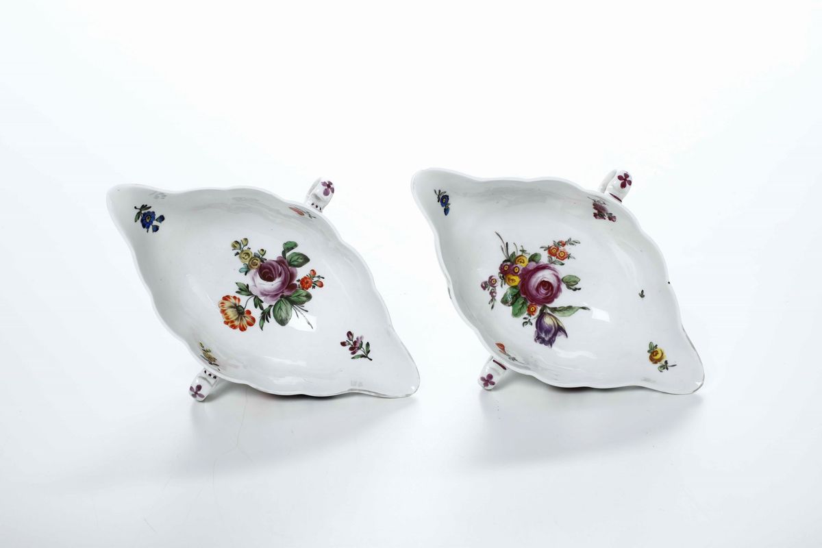 Coppia di Salsiere Vienna, Manifattura Imperiale, 1750 Circa Decorazione Pittorica di Franz Senne...