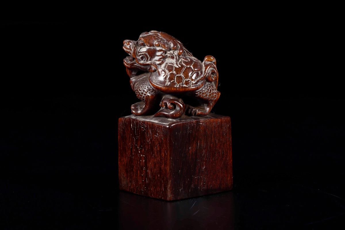 Sigillo Scolpito in Corno con Figura di Drago, Cina, Dinastia Qing, XIX Secolo