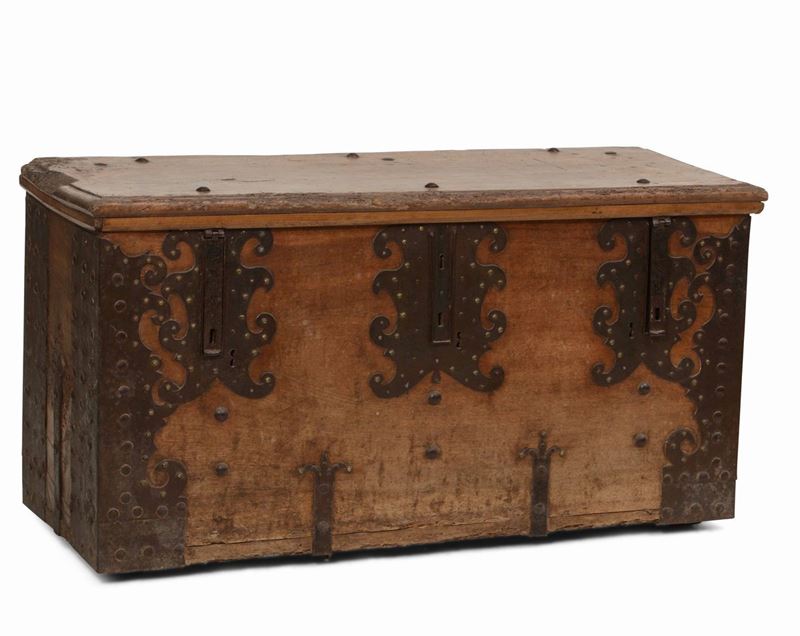 Forziere in legno e metallo, XVIII secolo  - Asta Antiquariato | Cambi Time - Cambi Casa d'Aste