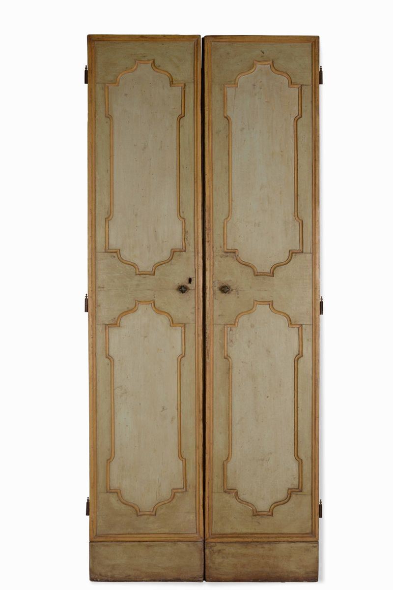 Porta a due battenti in legno intagliato e dipinto, XVIII secolo  - Asta Antiquariato | Cambi Time - Cambi Casa d'Aste