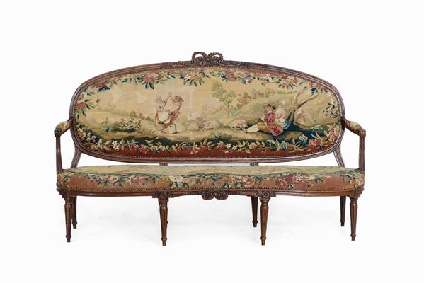 Salotto composto da divano e 4 poltrone in legno intagliato, Francia XVIII secolo