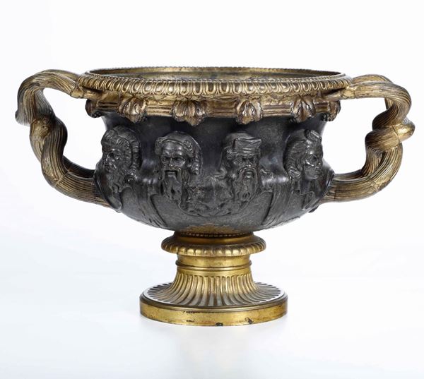 Vaso biansato in bronzo dorato e patinato riproduzione del celebre vaso Warwick. Réduction Mécanique A. Collas Brevett, circa 1860.