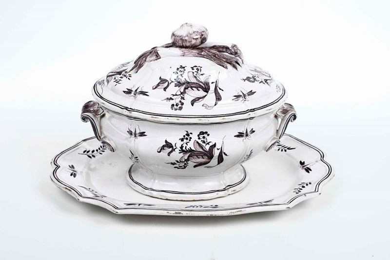 Una zuppiera con sottopiatto Probabilmente Francia, XVIII o XIX secolo  - Asta Ceramiche | Cambi Time - Cambi Casa d'Aste
