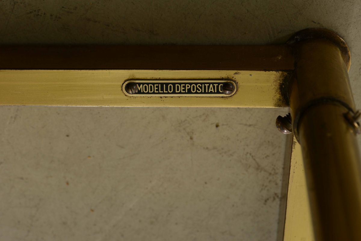 Toiletta Luminosa con Struttura e Sostegni in Ottone, Piani in Vetro Acidato, Sagomato e Molato, ...