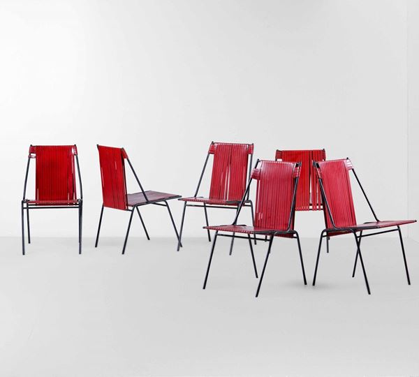 Sei sedie con struttura in metallo tubolare laccato e rivestimento in materiale plastico.