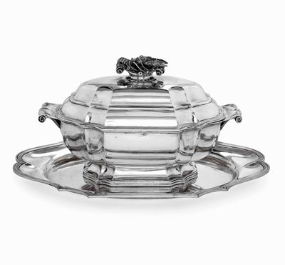 Zuppiera con Presentoire in Argento Fuso e Cesellato. Supporto in Legno. Argenteria Artistica Ita...