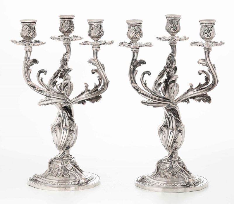 Coppia di candelabri a tre luci in metallo argentato  - Auction Antiques | Timed Auction - Cambi Casa d'Aste