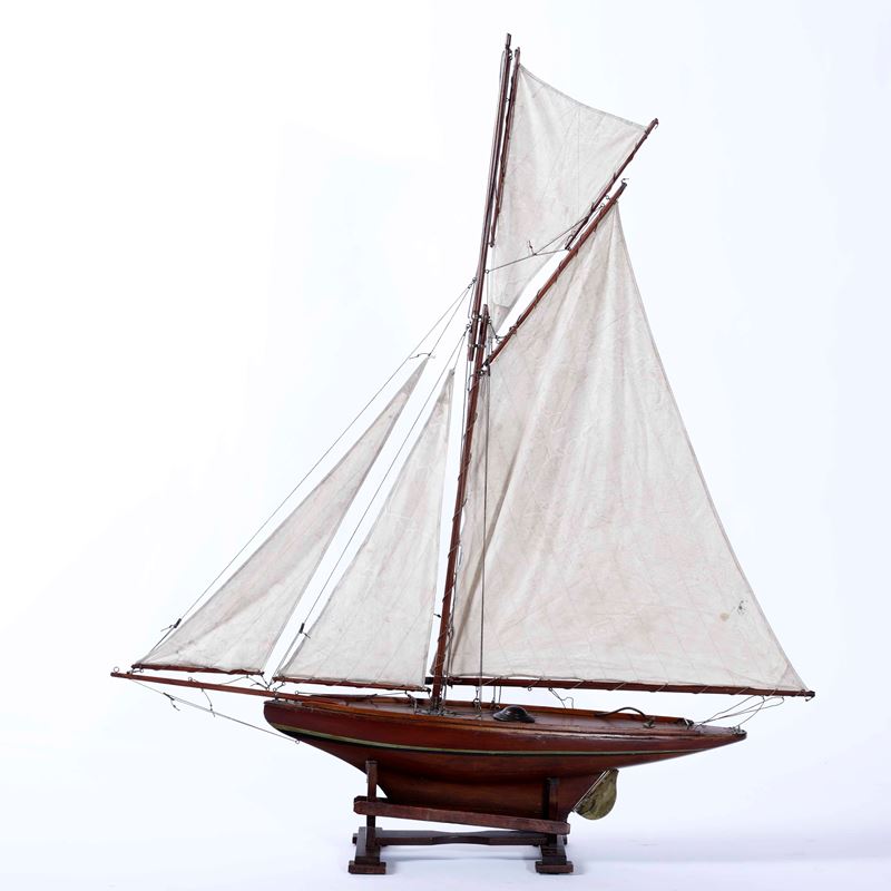 Modello di yacht navigante. Inghilterra XX secolo  - Asta Arte Marinara e Strumenti Scientifici - Cambi Casa d'Aste
