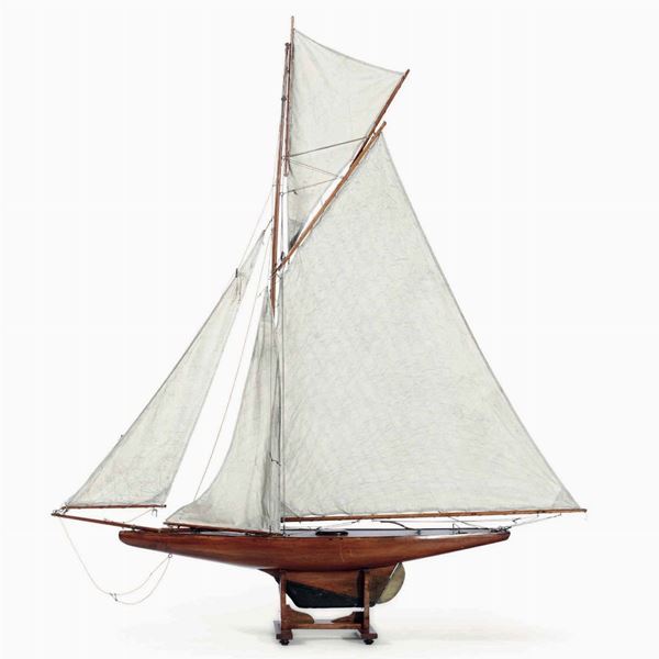 Modello di yacht navigante. Inghilterra XX secolo