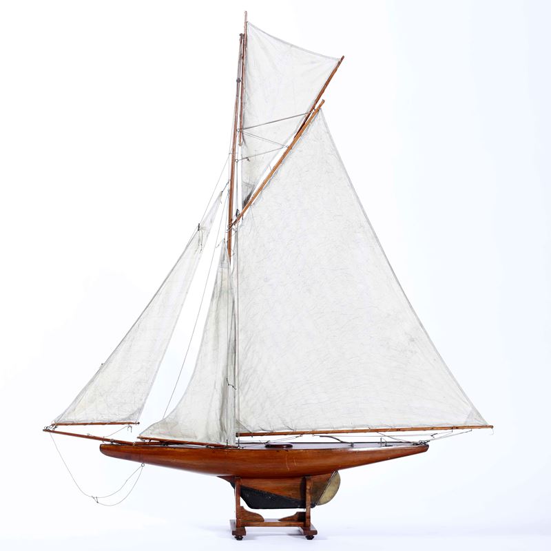 Modello di yacht navigante. Inghilterra XX secolo  - Auction Maritime Art - Cambi Casa d'Aste
