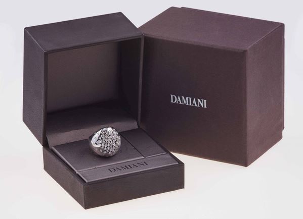 Diamond and gold ring. Signed Damiani. Fitted case