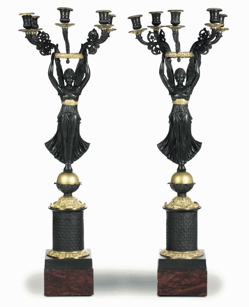 Coppia di grandi candelabri in bronzo patinato, dorato e cesellato. Italia XX secolo  - Asta Importanti Opere e Arredi - Cambi Casa d'Aste