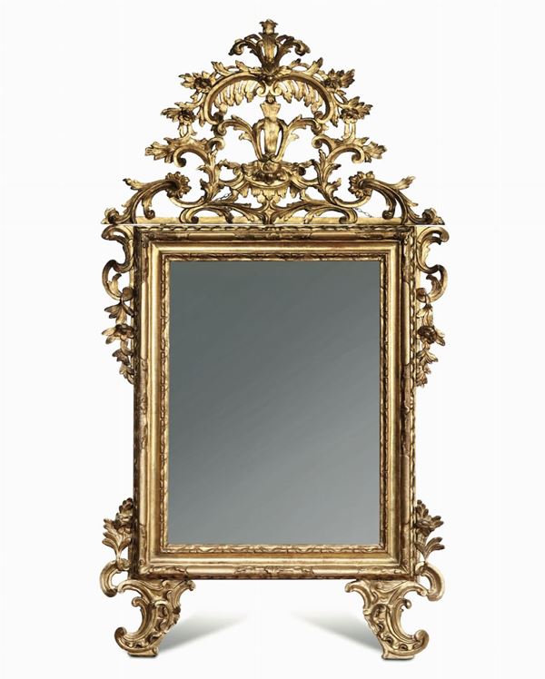 Specchiera in legno intagliato e dorato. Piemonte XVIII secolo
