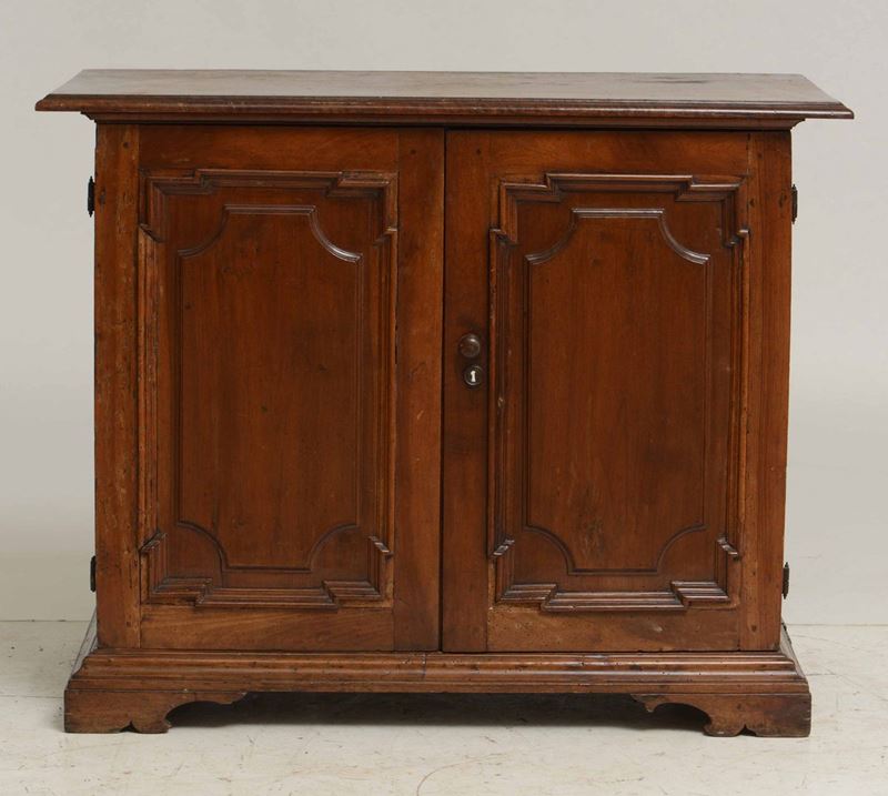 Credenzino a due ante pannelalte, XIX secolo  - Auction Antiques January | Time Auction - Cambi Casa d'Aste