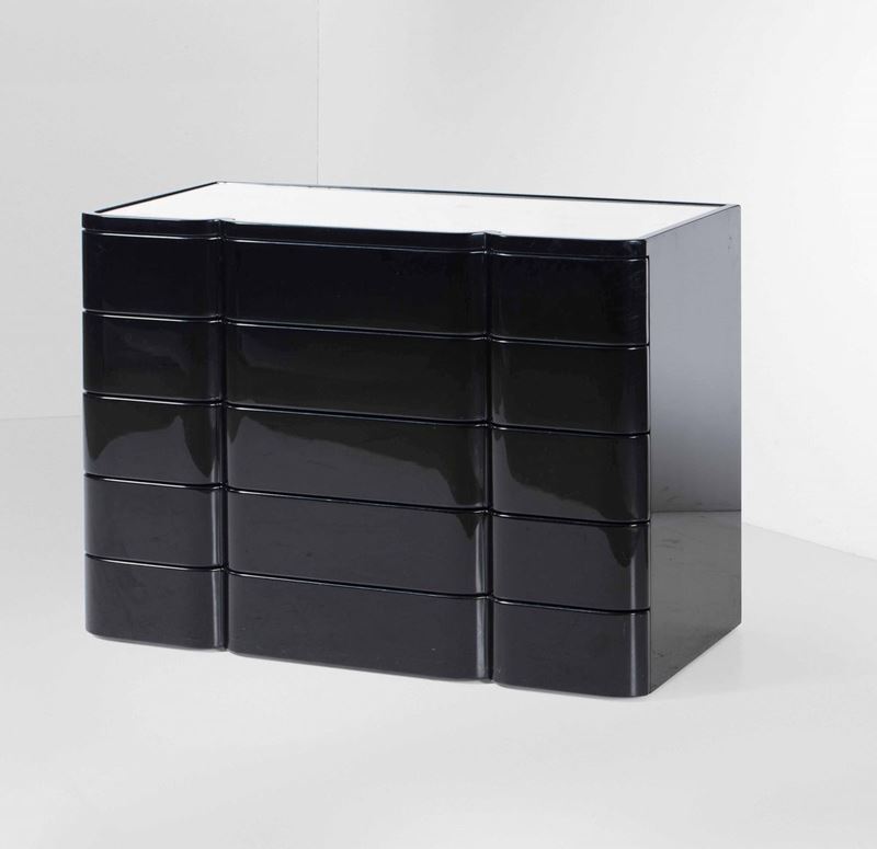 Mobile contenitore a cassetti in legno laccato e piano in vetro specchiato.  - Auction Design - Cambi Casa d'Aste